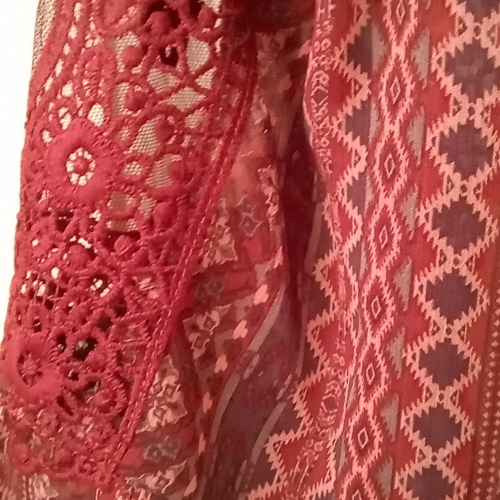 Open shear lace accent vest - Picture 4 of 4